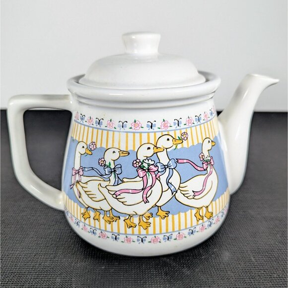 Ribbon Geese B&D Tea Pot Lid Farmhouse Country Animals Yellow Stripes Floral - Picture 1 of 6